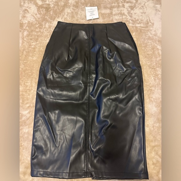 Women’s Pleather Pencil Skirt - Picture 3 of 5